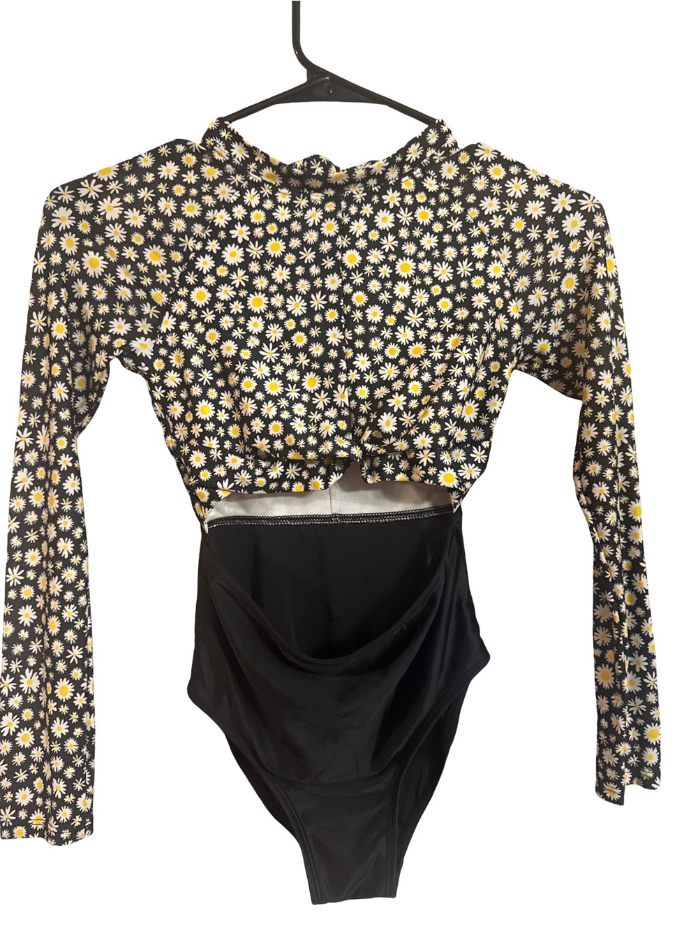 Art class Black Daisy Long-Sleeve Cropped Bodysuit